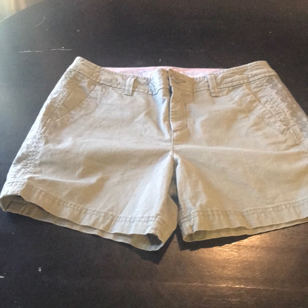 Looks Great Slightly Curvy 4 Eddie Bauer Shorts 🌟
